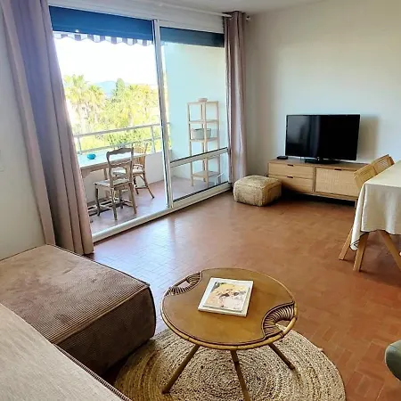 Family Nest Overlooking The Gulf Of Saint-Tropez